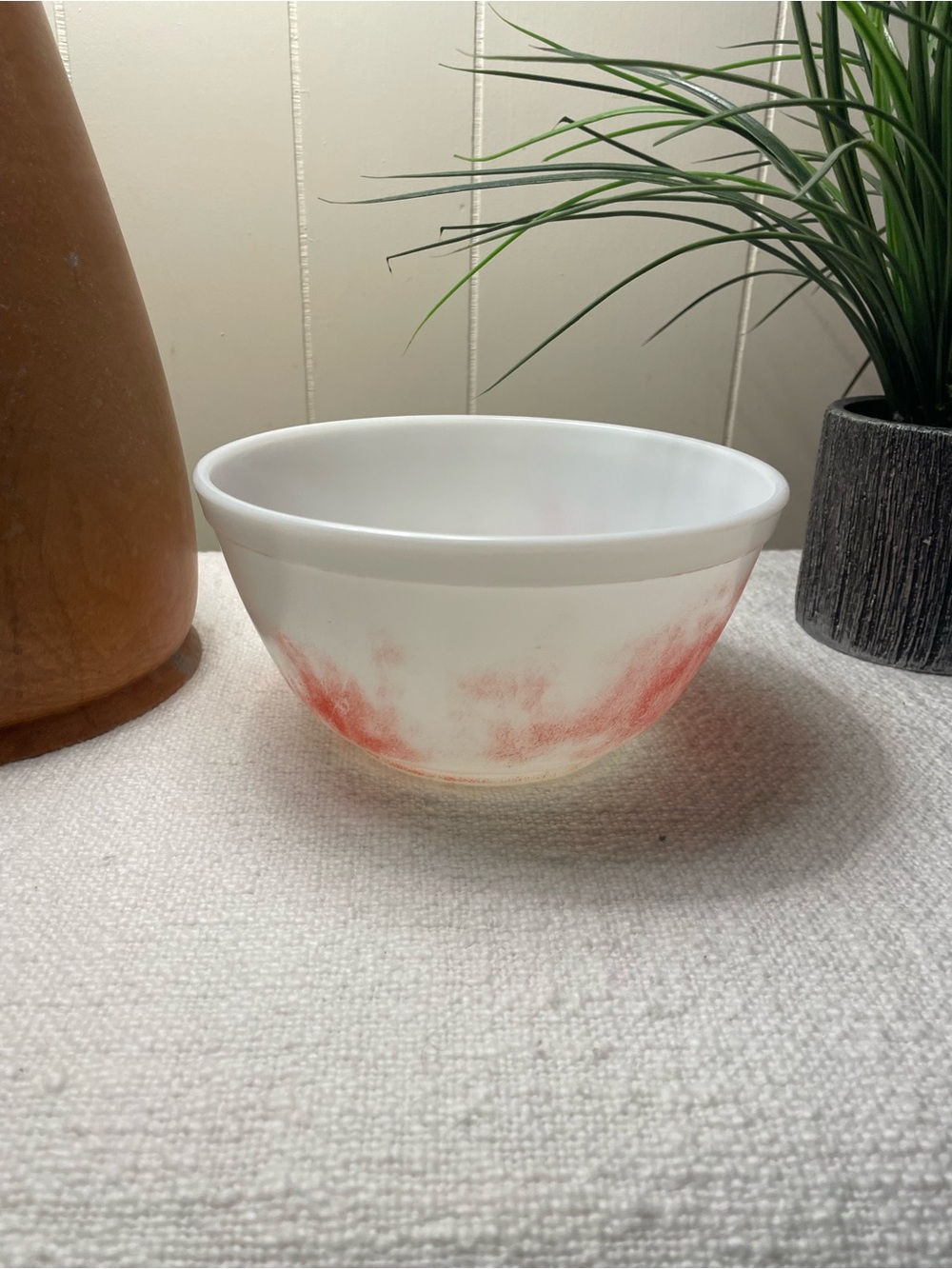 Pyrex white and coral matte mixing bowl, glass ovenware.  1 1/2 QT 402